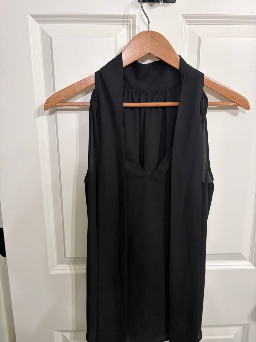 Beautiful J Crew Sleeveless Black Mock Neck Tie back Blouse size 6. Stunning - Picture 8 of 9